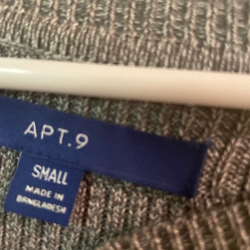Small sweater - Picture 2 of 2